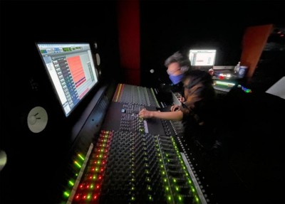 Canadore 大學(xué)其錄音工程--音樂制作課程選用 Solid State Logic ORIGIN 為學(xué)生提供模擬調(diào)音臺(tái)體驗(yàn)