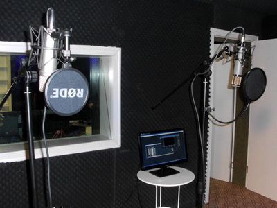 廣大錄音棚棚主這里報(bào)到啊,方便大家聯(lián)絡(luò)